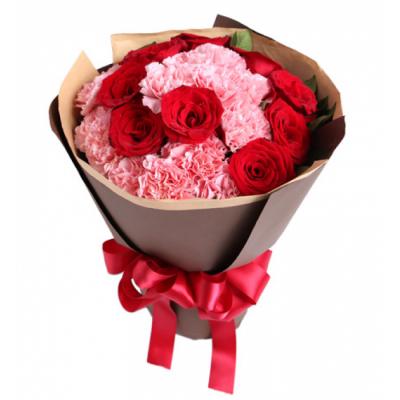 13枝粉色康乃馨，9枝红玫瑰花束 同城鲜花配送