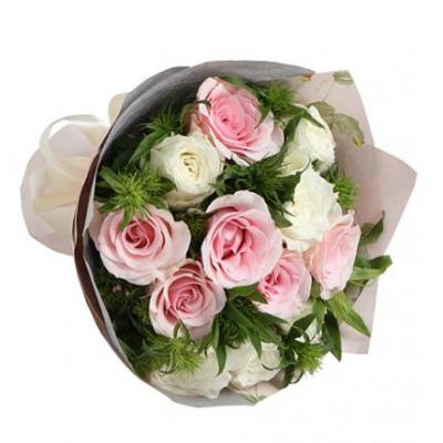 6朵粉玫瑰+5朵白玫瑰花束 同城鲜花配送