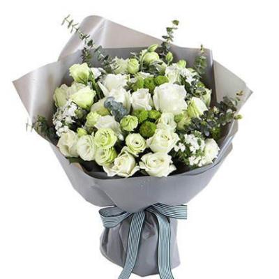 11朵白玫瑰+12朵绿色桔梗+4朵小菊+4朵白色石竹梅 同城鲜花配送