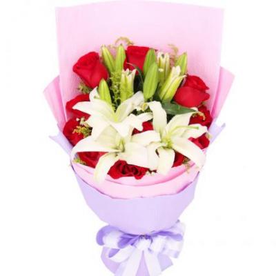 11朵红玫瑰+3朵香水白百合花束 同城鲜花配送