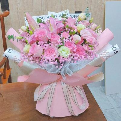 生日祝福鲜花:甜蜜物语 11朵戴安娜玫瑰+2朵粉色百合花束