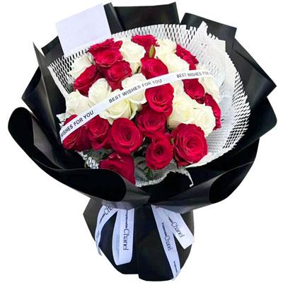 生日祝福鲜花:充满爱的温暖 28朵玫瑰花混搭花束