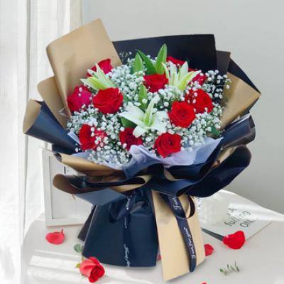 520情人节鲜花:此生幸福 11枝红玫瑰+3枝多头白百合花束